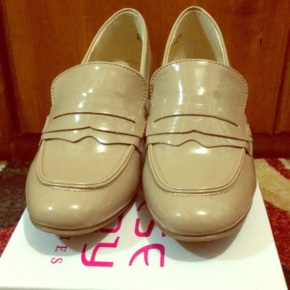 Chinese Laundry “Z-Magic” Nude loafers - Picture 3 of 6